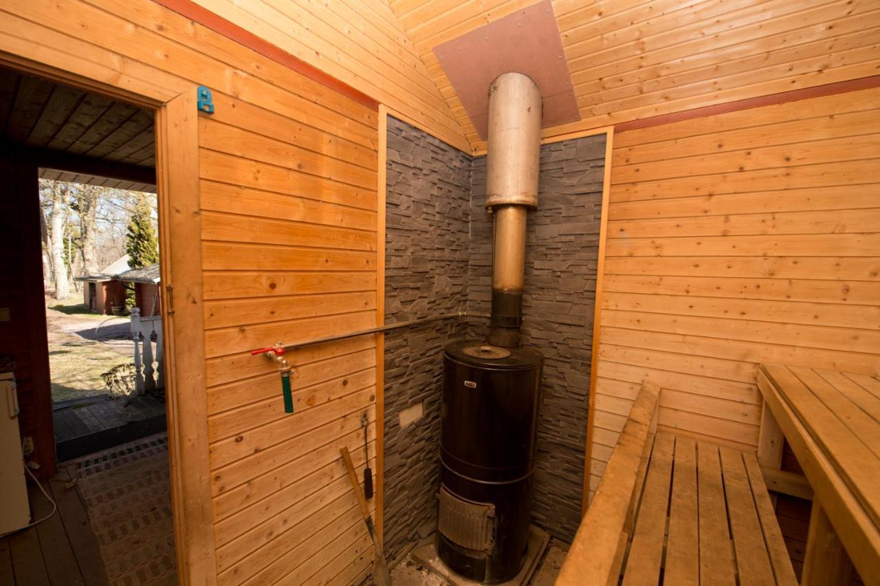 Naturskoent Boende Naera Skoevde Exterior foto